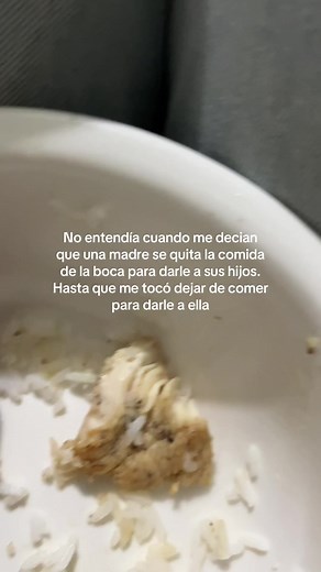 Madre Deja de Comer por su Hija