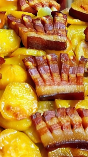 22K views · 106 reactions | Ez a legfinomabb tepsis krumpli: mi így készítjük Recept a hozzászólásoknál olvasható! | Videó Kergebirka | Facebook