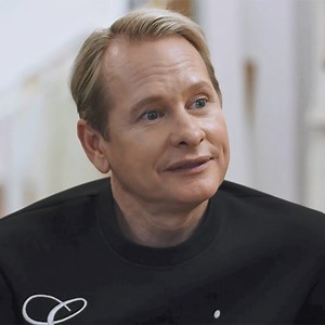 Tyler Henry Sees a Hot "Hookup" in Carson Kressley's Future & Now We're Blushing!
