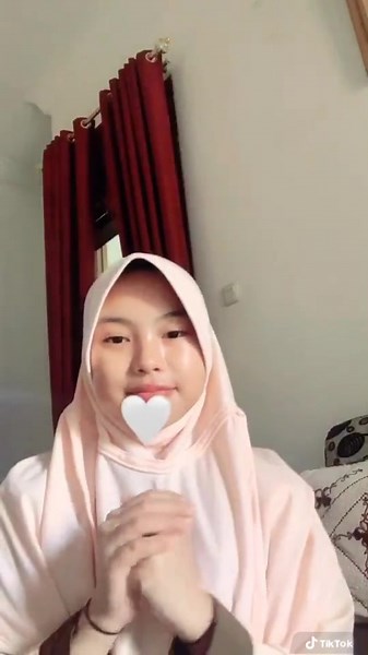 Sign Language Expressions in a Cozy Home Setting