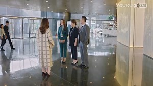 158K views · 2.1K reactions | The scheming woman insulted the beautiful woman in public, and Cinderella fought back domineeringly 心机女当众辱骂美女，灰姑娘霸气反击 I 繁华似锦 #繁华似锦 #张雨绮 #高伟光 #TheOutsider | 甜剧集合站 | Facebook