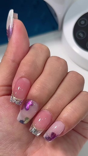 2.2K views · 31 reactions | The most gorgeous chrome flowers ✨ Get the look with Makartt’s must-have 10 Color Chrome Powder Set, available on @Amazon  #makarttofficial #chromepowders #chrome #chromenails #chromenailart | Makartt | Facebook