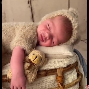 How Newborn Baby Poses For A Photo Shoot Our group: Baby Love | Babies Cute