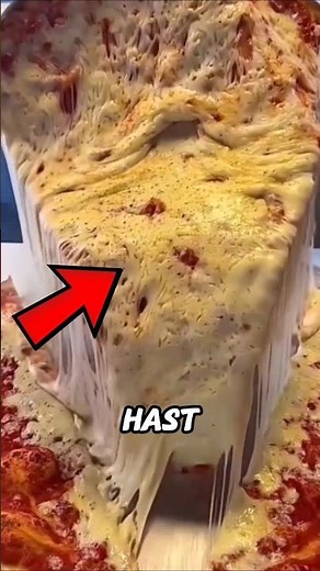 Why is there this tiny table in your pizza box? 😱