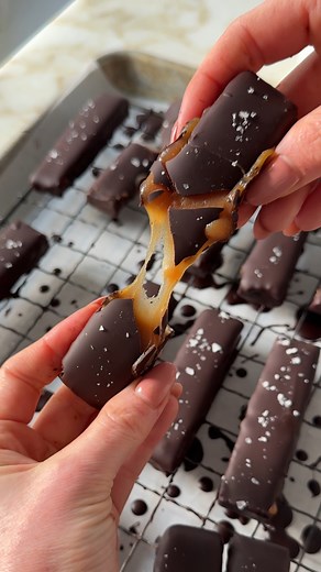 swap your convenience store twix bars for homemade caramel goodness that is guaranteed to impress everyone. recipe: https://bromabakery.com/homemade-twix-bars/ | Broma Bakery