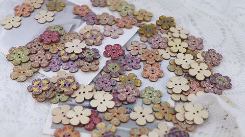 Wooden Buttons for Crafts, 100Pcs Flower Buttons Decorative with 2 Holes for DIY Sewing Crafts, 20mm