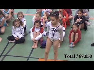 Compétition d'une petite gymnaste - Célia 8 ans