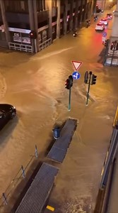 1.4K views | Nakon obilnih padavina, Trst je sinoć izgledao ovako! Video: IstraMet | srpskacafe.com | Facebook