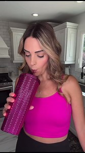 PINK SPARKLY BARBIE DRINK FOR KIDS! What kid (or adult) wouldn’t love a pink sparkly drink in honor of the new Barbie movie premiering today?! Ingredients: • Simply Watermelon juice• Simply Lemonade • Plain seltzer• pink sugar• pink edible glitter // Instructions 1. Wet rim of glass with either water or honey and dip into pink sugar. 2. Combine 8 oz watermelon juice, 4 oz lemonade and 2 oz seltzer. 3. Add pink edible glitter and then stir. Enjoy! #momlife #momcontent #diy #recipe #drinkrecipe #b