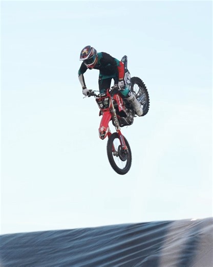 20 reactions | We are big fans of Cam (sincs) Sinclair fresh kit designed by Ninetwo Decals  Upgrade your kit today https://mxstore.co/NineTwoNew 落 | MXstore | Facebook