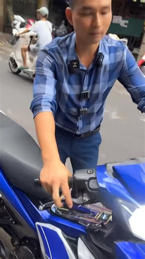 Exciter GP 150cc 2017 máy zin chất 19,5tr .! Liên hệ chốt xe ngay Hotline : 0986983662 (zalo/call) - Địa chỉ: 52 Chùa Hà, Cầu Giấy, HN | Xe máy Hoàng Kiên - 52 Chùa Hà, Cầu Giấy