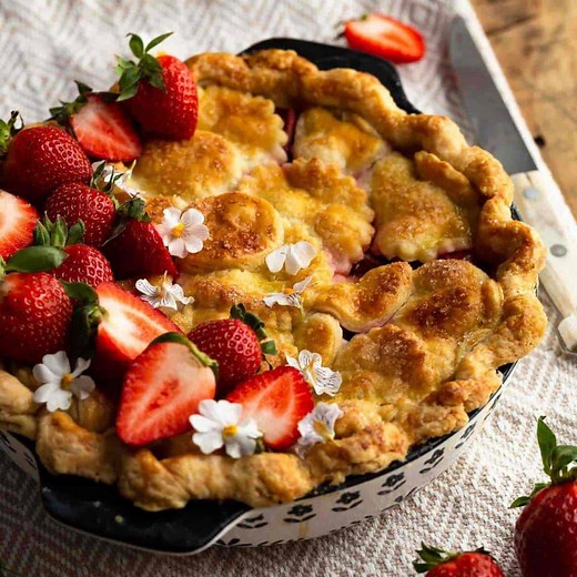 Easy Rhubarb Pie Made From Scratch