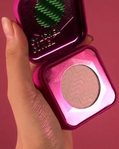 Comet Catcher from the Space Age Highlighter set. 💫⁣ ⁣ Comet Catcher is a silky fluorescent fuchsia with a peach veneer. Shower your senses with this cosmic burst of berry stardust. 🎆⁣ | Kaleidos Makeup