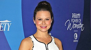Scandals Katie Lowes Describes Kerry Washington in Three Wor