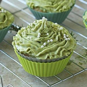 Matcha Cupcakes with Green Tea Cream Cheese Frosting - Ilona's Passion