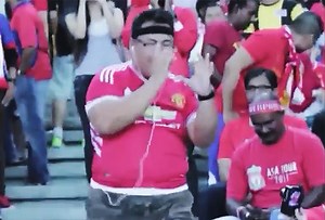 Lelaki menari di perlawanan Liverpool: 'Prank' paling berjaya?