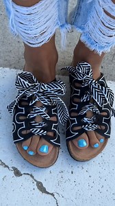 1.1K views | Hľadáš niečo extravagantné? Čierno-biele dámske šľapky AMOS < prémium kvalita! Cena: 28.90 EUR → starstyle.sk/vysledky-vyhladavania?keywords=amos ___________________________________ bezproblémová výmena alebo vrátenie | STARSTYLE | Facebook