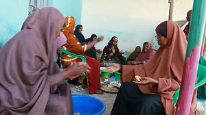 1.3K views · 31 reactions | Haweenka magaalada Xudur oo ku guda jira diyaarinta cunto fudud oo ay ugu talagaleen ciidanka xoogga dalka https://youtu.be/yemzwAZ-SS0 | Wadaninews Kgs | Facebook