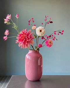 Pip loves flowers. Do you too? Discover the new Pip flowers and be amazed by colours like soft orange, deep red and vibrant pink. Bring your interior to life with these beautiful colours and enjoy these timeless flowers endlessly. 💐💕 Discover new Pip flowers: https://bit.ly/42f7mD8 | Pip Studio
