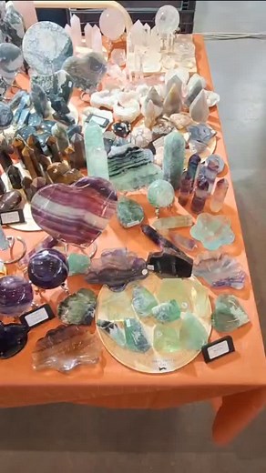 ✨ Tento víkend jsme byli na výstavě minerálů v Brně na Výstavišti. 💎✨ Byla to neskutečná podívaná – tolik barev, tvarů a energie na jednom místě! 🌈⚡ 📅 Datum: 22-23. 11. Už teď se těšíme na příště! 🫶🔮 | korálkykomponenty.cz