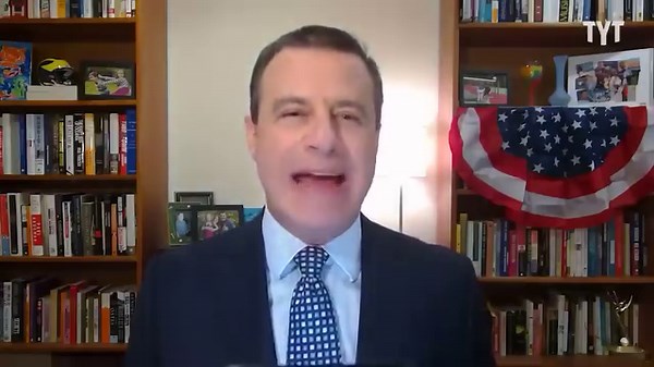 MAGA Psycho Gets Kicked Out of Pet Store For Being A Bigot | Nerd Alert