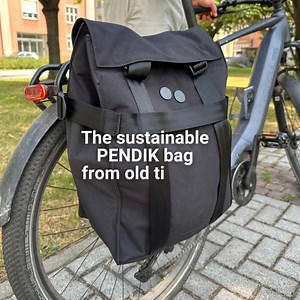 Această geantă a fost realizată, practic, din cauciucuri vechi. Cum? Producătorul baesiq GmbH (Köln, Germania) a folosit plasticul nostru durabil Ultramid® Ccycled®, care, la rândul său, a fost fabricat folosind ulei de piroliză din anvelope uzate. | BASF