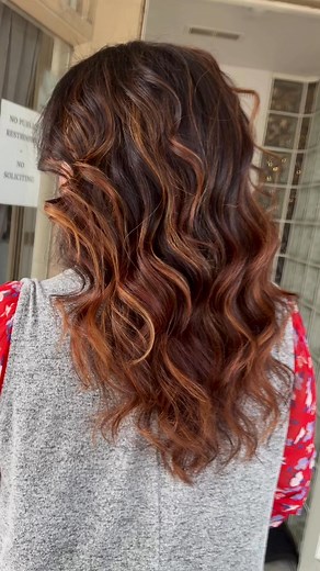 Can you count all the Colors in this Auburn hue❓Model: @kjcrocker73 ......#goldwellapprovedus #goldwell #reels #hairreels #goldwellcolor #hairreelsvideo #reelsinstagram #reel #hairreelsofinstagram #viralvídeos #viralreels #salonreels #hairvideo #hairvideos #slowmotionreels #warmhair #auburnhair #redhair #redhaircolor #caramelhair #copperhaircolor | Daniel Louis Salon