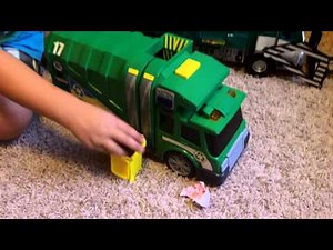 Toy Garbage Truck in action (Side Loader)