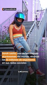 🏍 Sarah Vignot, más conocida como Sarah Lezito en las redes sociales, superó los 10 millones de seguidores en sus redes sociales. La joven francesa sorprende al mundo con sus acrobacias pero no es su único trabajo. Claramente lo suyo son las motos, así es como fue elegida para ser la doble de acción de Scarlett Johansson (Black Widow) en el universo Marvel y de Zoe Kravitz (Catwoman) en la película The Batman de 2020 en las escenas de acción que las muestran sobre dos ruedas. Seguidores en las 