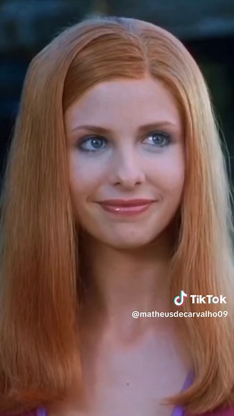 Fred and Daphne Kiss Scene in Scooby-Doo Live Action Movie