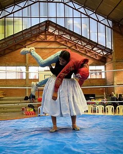 Fuimos a ver lucha libre de Cholitas en Bolivia (me metí al rin😲) | Ahora Pit videos