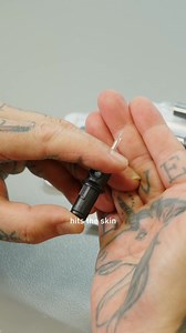 Absolute Perfektion beginnt bei jedem Detail. Die in Berlin entwickelte Cheyenne Liner Cartridge mit verlängertem Taper setzt einen neuen Standard – messerscharfe Linien, maximale Kontrolle. Entdecke die fortschrittlichste Cartridge, die die Tattoo-Welt je gesehen hat. Cheyenne. Made for Artists. | Cheyenne Professional Tattoo Equipment