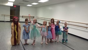 Girl who dressed up as hot dog 'princess' is our hero