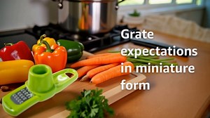 Multifunction Mini Grater and Nutmeg Grinder - Manual Fruit, Vegetable and Nuts Chopper Choppers & Mincers (Green)