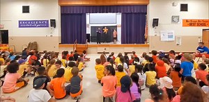 "Do you have a girlfriend?" Listen to the kids. 😂😂😂 | El Mago Magic Show