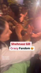 Our Queen India Ki Shehnaaz Gill Spreading Loves & Smiles All over to all Her crazy Love Fans .. God Bless You Always Forever @shehnaazgill #sajnavesajna #shehnaazgill #officialsidnaazians #sidnaaz #love #reels #trending #shehnaazians #trendingreels #beautiful #beauty #trendingnow #trendingreelsvideo #reelkarofeelkaro #reelsinstagram | OfficialSidnaazians