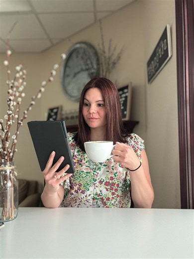 First Impression Sips: It Ends With Us by Colleen Hoover In honor of...