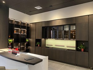 [Hot Item] Custom Prefabricated Furniture Modern Island Designs White Solid Wood Shaker Kitchen Cabinet