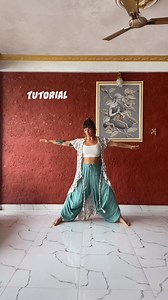 Lots of you guys were asking about leg pattern in this movement. Here there’s a full breakdown as promised. It’s called Cassock Squat. Super beneficial basic move you want to learn as soon as you start moving. Great hip opener, helps towards middle splits, opens the whole new range of motion for you. Definitely worth investing time ! Will become one of the golden moves in your movement vocabulary Much love Lola ♥️ #ﬁtnessmotivation #movementculture #homefitness #movementismedicine #mobility | Lo