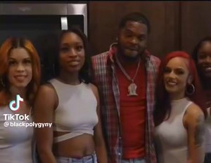 1.2K views · 17 reactions | Multiracial polygamy in America. Story of a young man who has 2 white and 2 black women in his life, and they all live happily. Let me catch anyone who will drag my brother and his Ijele again, ka m mee mmadu ife.. unu na awa anya. | Igbo Dị Ụsọ Media | Facebook