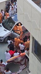 18K views · 682 reactions | BAPS ગુરૂહરિ આજના દર્શન સ્ટેટ્સ | BAPS Mandir Daily Darshan | Facebook