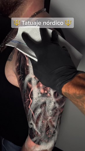 Tatuaje Nórdico de Odín: Inspiración y Diseño