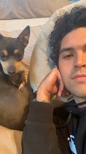Joey Armstrong con i cagnolini Lenny e Cleo | Green Day Italia