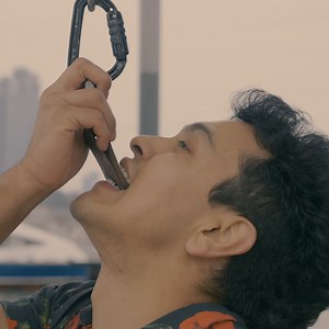 Teeth aerialist horrifies dentists | 60 Second Docs Presents