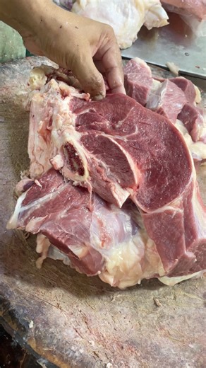HOW TO BUTCHER BEEF IN THE COW MARKET #trending #meat #meatmarket #beefliver #pulledbeef #meatpacks | BD Fish