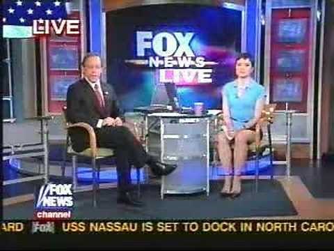 Fox News Reporter- Uncrossed Legs WOW!