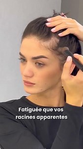 Tu calcules l'éclairage avant de t'asseoir quelque part ? 💡 Tu évites les photos de dos. Tu ne t'attaches plus les cheveux. Tu détournes le regard quand tu passes devant un miroir. On sait ce que c'est. Cette petite voix qui te dit que tout le monde voit ta raie. Ton cuir chevelu. Tes zones clairsemées. Il est temps de te retrouver. Le Poudrier Précision comble instantanément les zones visibles. 30 secondes, et tu peux enfin te regarder sans détourner les yeux. ✨ Résultat indécelable, même sous