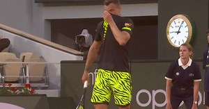 French Open - Djokovic und Fucsovics kämpfen mit dem Wind