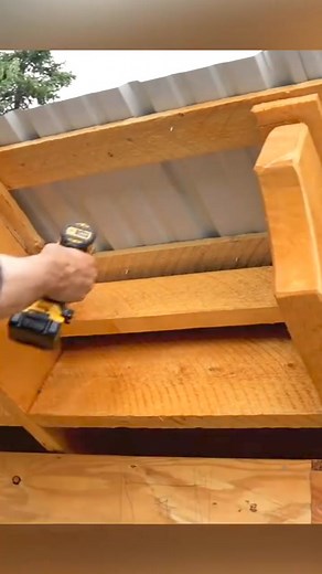 BUILDING An Alaskan Log Cabin - Make wooden ladders pop #build #bushcraft #building #survival #camp #camping #Outdoors #builder #bushman #shelter #vir | Niko Young