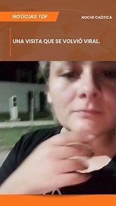 282K views · 1.4K reactions | UNA VISITA QUE SE VOLVIÓ VIRAL.  Una mamá acudió de noche a retirar a sus hijos de la casa del papá y se topó con una imagen que generó enojo: los chicos estaban comiendo en el suelo . Tras una discusión, la situación dio un giro inesperado. Entre risas, los nenes también agarraron cosas y junto a su mamá se fueron corriendo.‍♀️ (TT): nanu.nanu.g #Madres #Viral #Actualidad | Noticias TDF | Facebook
